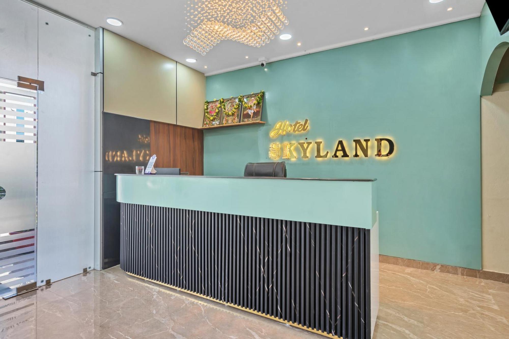 Hotel Sky Land Khammam Exteriör bild