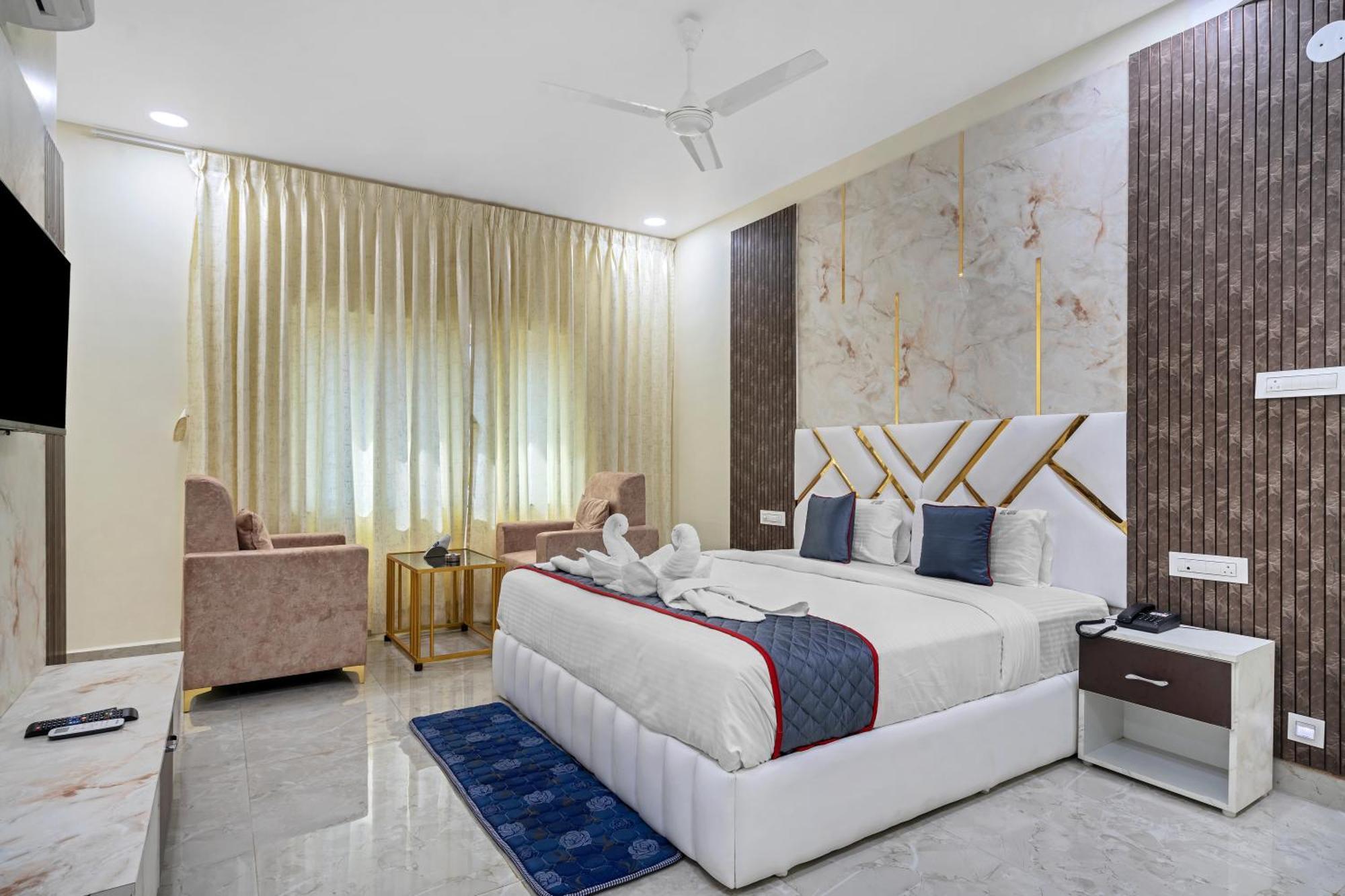 Hotel Sky Land Khammam Exteriör bild