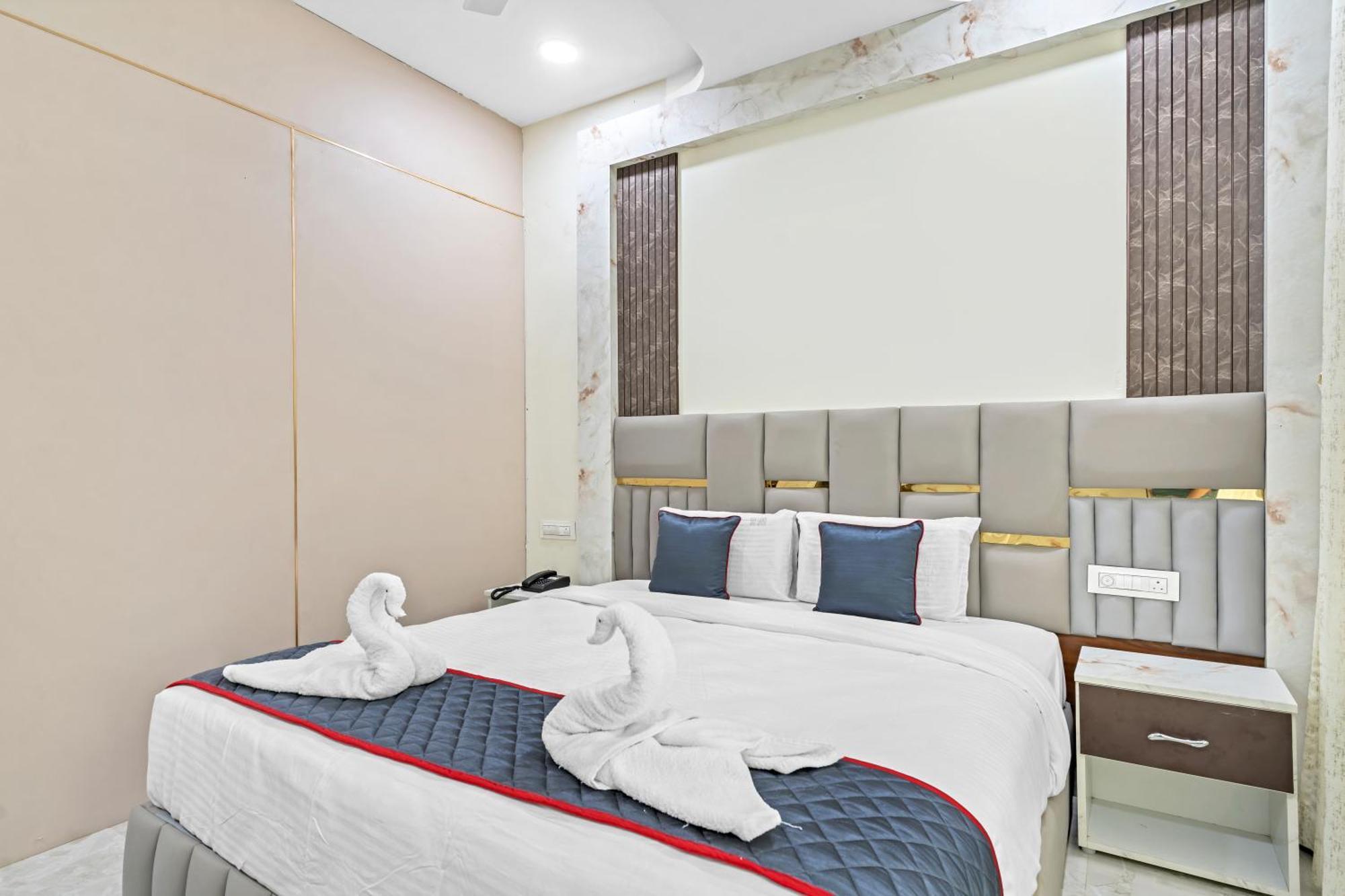 Hotel Sky Land Khammam Exteriör bild