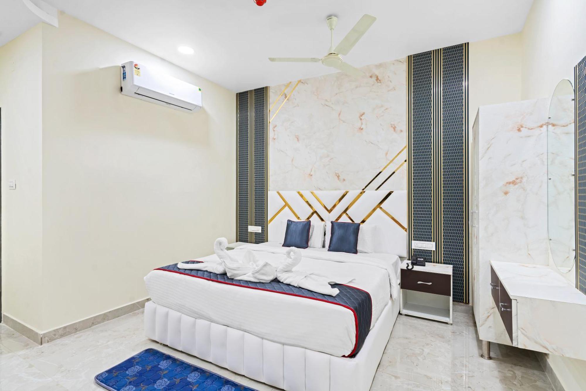 Hotel Sky Land Khammam Exteriör bild